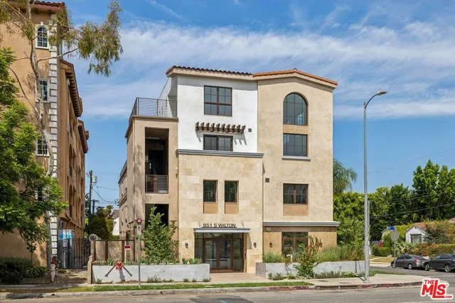 $2,600 | 951 South Wilton Place, Unit 201, Los Angeles, CA 90019