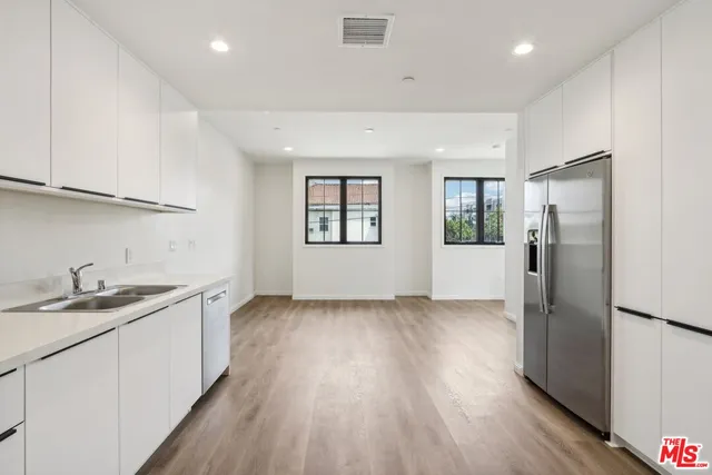 $2,600 | 951 South Wilton Place, Unit 201, Los Angeles, CA 90019