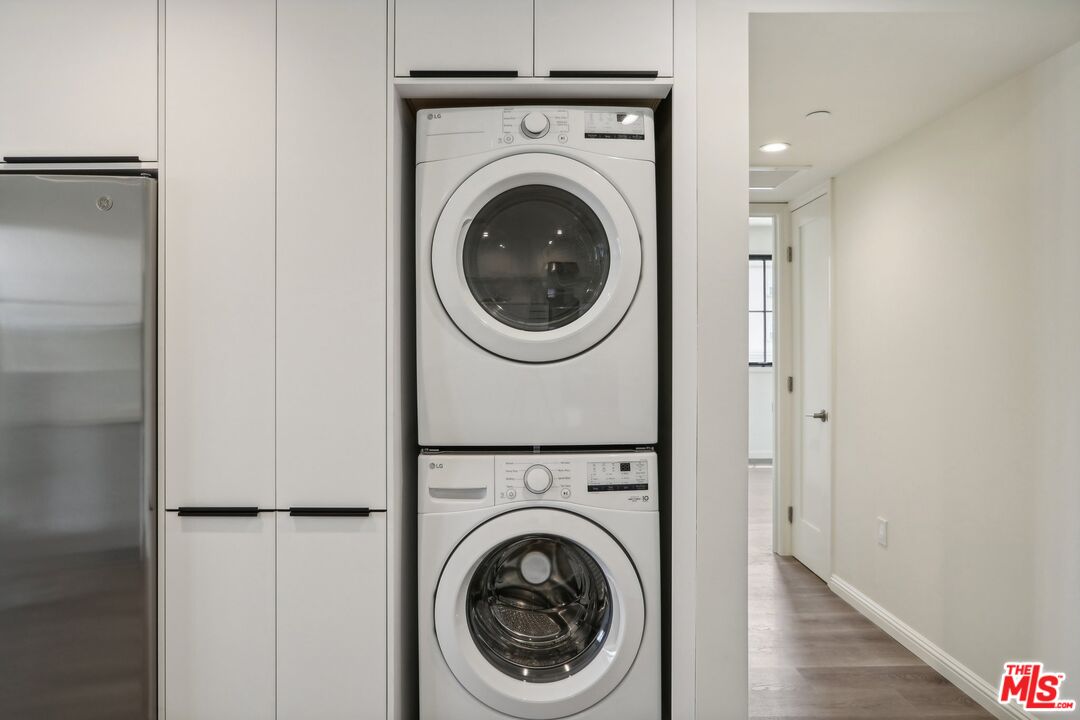 951 South Wilton Place, Unit 201 Los Angeles, CA 90019 - Photo 4 of 20