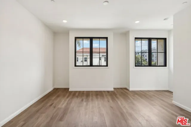 $2,600 | 951 South Wilton Place, Unit 201, Los Angeles, CA 90019