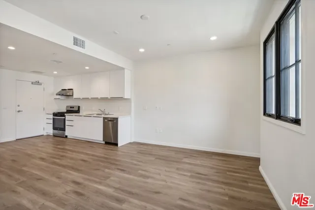 $2,600 | 951 South Wilton Place, Unit 201, Los Angeles, CA 90019