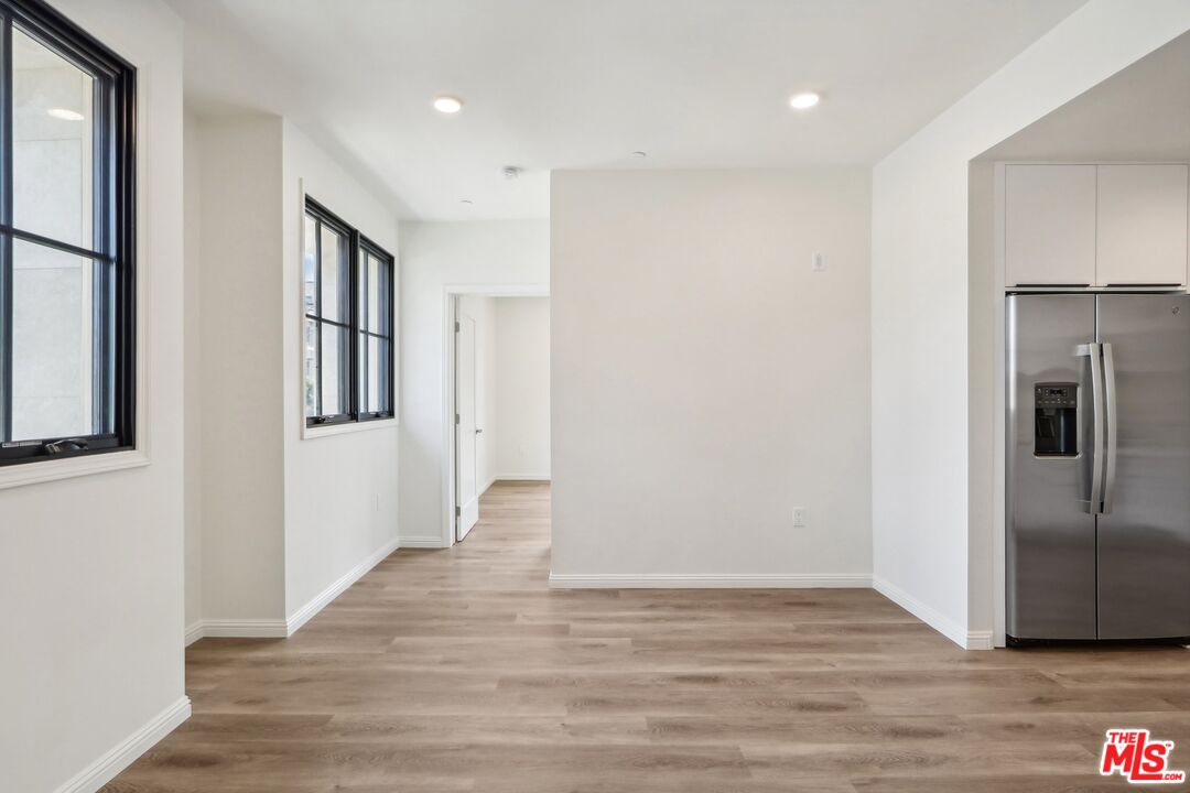 951 South Wilton Place, Unit 201 Los Angeles, CA 90019 - Photo 7 of 20