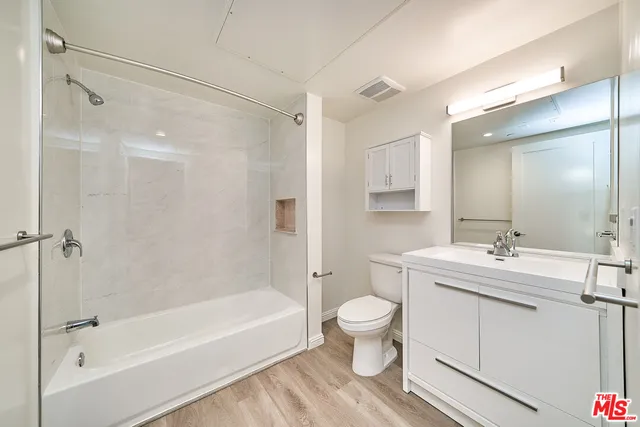 $2,600 | 951 South Wilton Place, Unit 201, Los Angeles, CA 90019