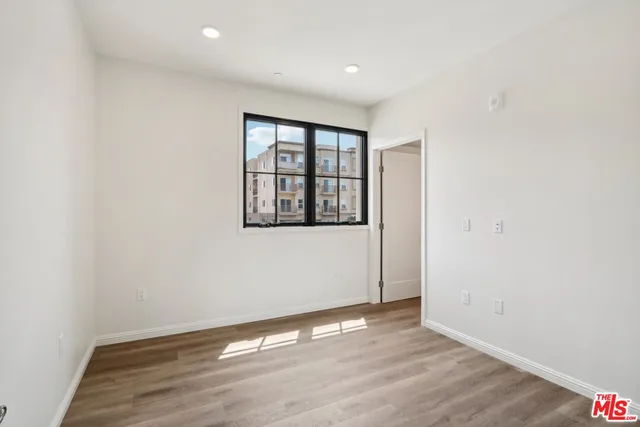 $2,600 | 951 South Wilton Place, Unit 201, Los Angeles, CA 90019