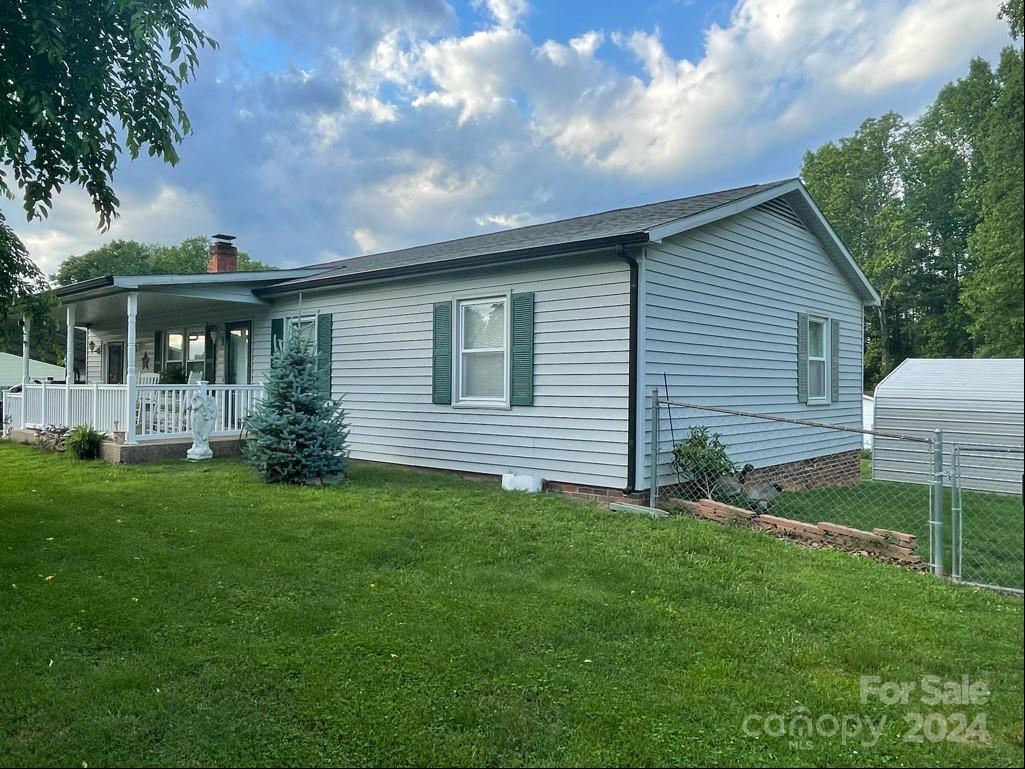 313 Summers Road Morganton, NC 28655 - Photo 4 of 36 a front view of house with yard and green space