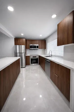 $2,200 | 916 Northeast 2nd Street, Unit D, Hallandale Beach, FL 33009