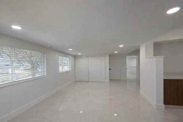 $2,200 | 916 Northeast 2nd Street, Unit D, Hallandale Beach, FL 33009
