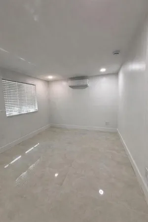 $2,200 | 916 Northeast 2nd Street, Unit D, Hallandale Beach, FL 33009