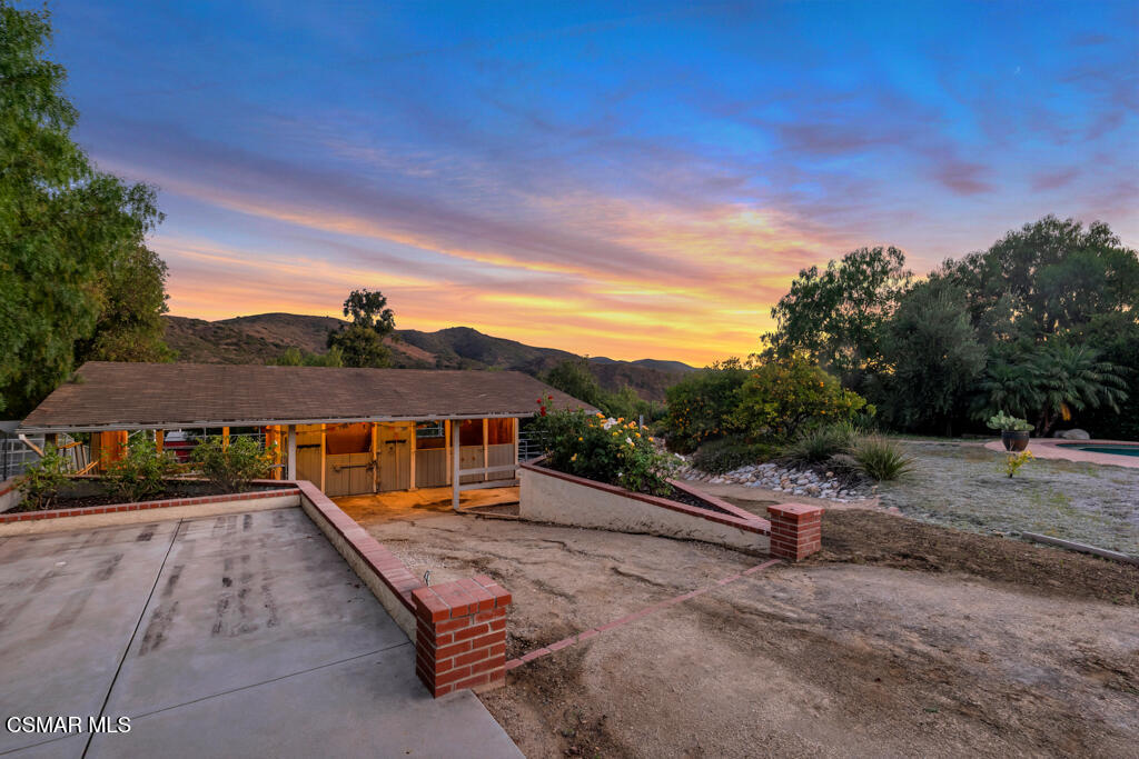 1506 Rambling Road Simi Valley, CA 93065 - Photo 61 of 79 Backyard