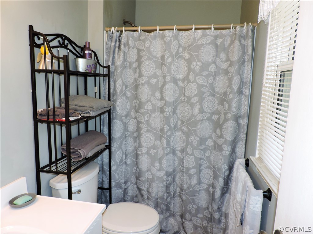 2032 Old Tavern Road Powhatan, VA 23139 - Photo 14 of 22 Bath attached to first primary bedroom