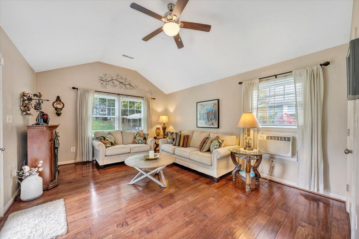 5327 Huntridge Road Roanoke, VA 24012 - Photo 27 of 62 Family Room