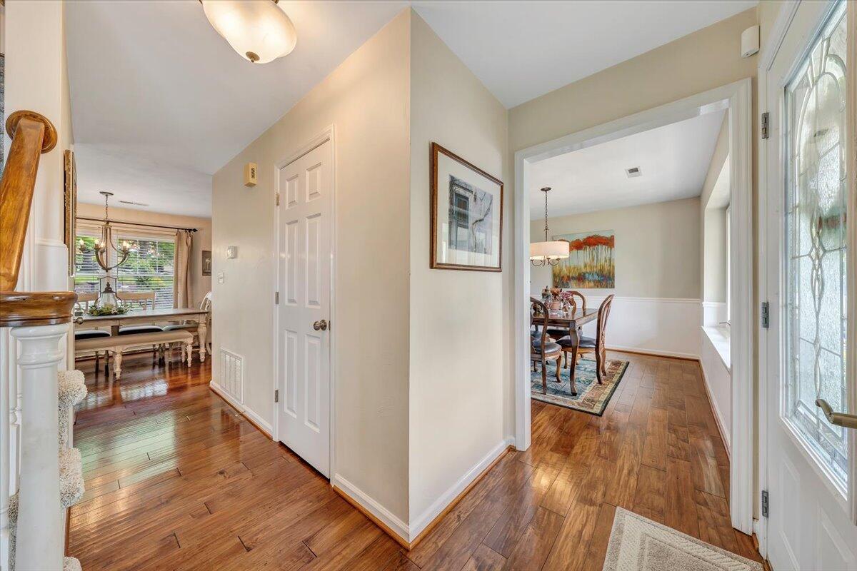 5327 Huntridge Road Roanoke, VA 24012 - Photo 4 of 62 Entry