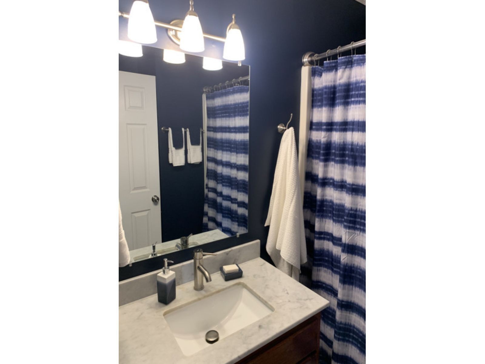 59 Falcon Drive Manchester, TN 37355 - Photo 17 of 20 a bathroom with a sink and a mirror