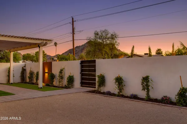 $899,000 | 11841 North 24th Street, Phoenix, AZ 85028