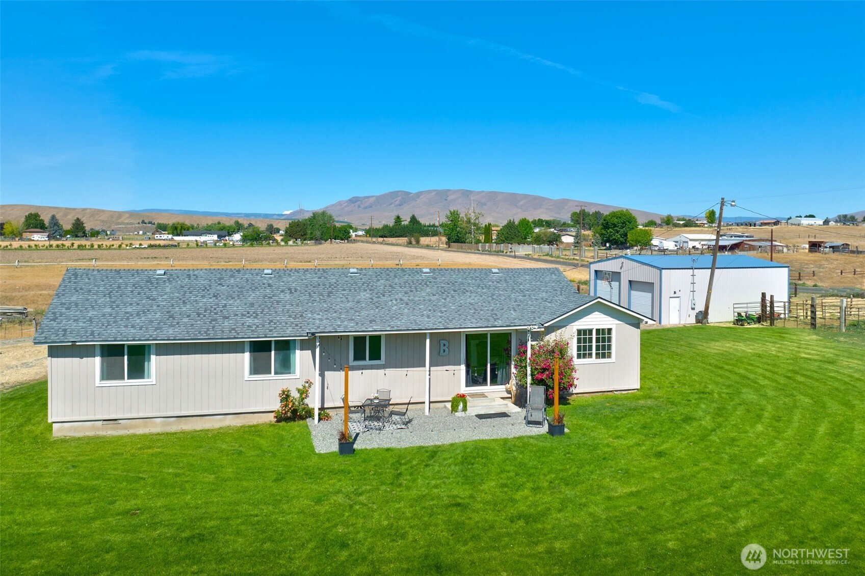 1240 West Huntzinger Road Selah, WA 98942 - Photo 2 of 30