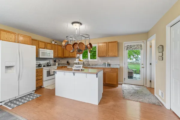 $335,000 | 106 Nicole Drive, Brooklyn, MI 49230