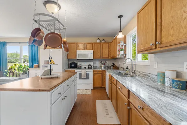 $335,000 | 106 Nicole Drive, Brooklyn, MI 49230
