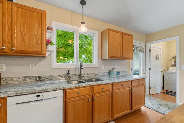 $335,000 | 106 Nicole Drive, Brooklyn, MI 49230