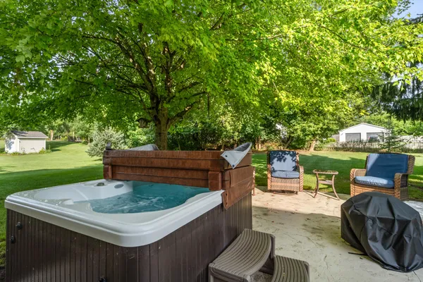 $335,000 | 106 Nicole Drive, Brooklyn, MI 49230