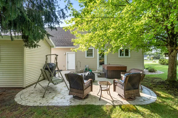 $335,000 | 106 Nicole Drive, Brooklyn, MI 49230