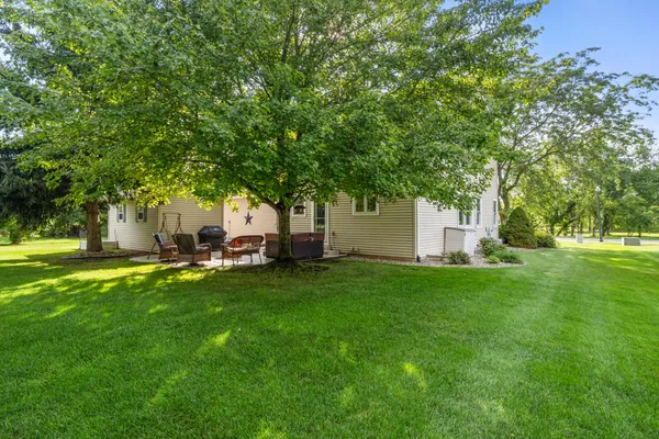 $335,000 | 106 Nicole Drive, Brooklyn, MI 49230