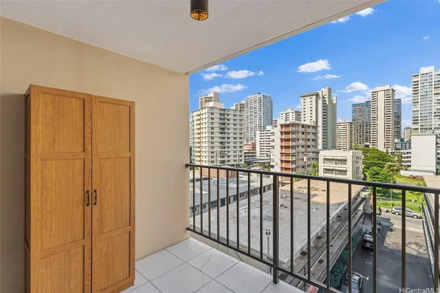 $3,900 | 250 ʻŌhua Avenue, Unit 5C, Honolulu, HI 96815