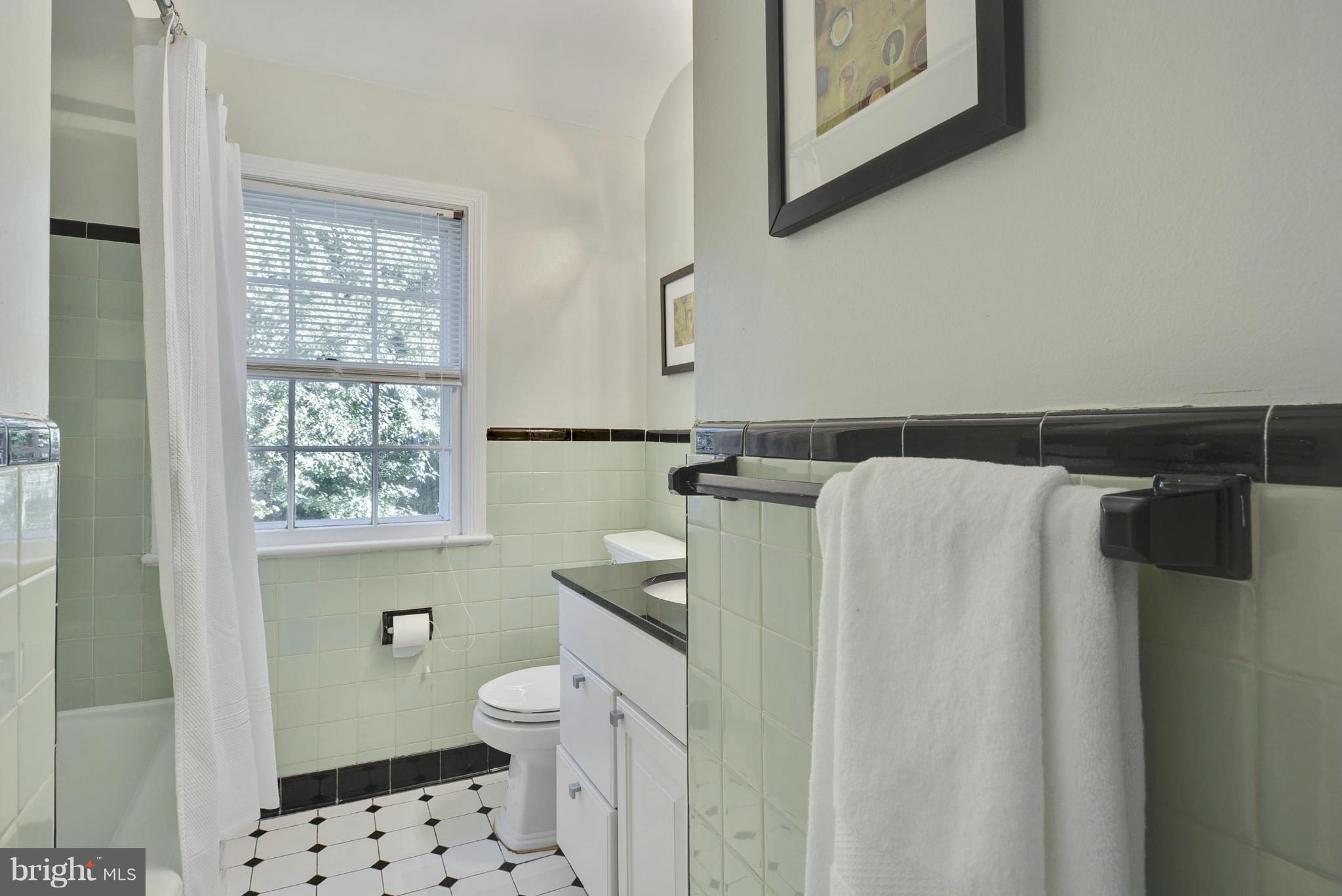 404 Mansfield Road Silver Spring, MD 20910 - Photo 21 of 30 Bath