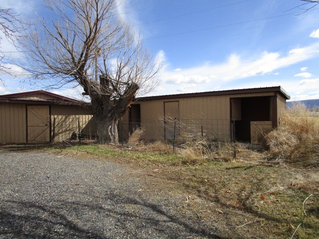 1054-19 19 1/2 Road Fruita, CO 81521 - Photo 13 of 24 a backyard of a house