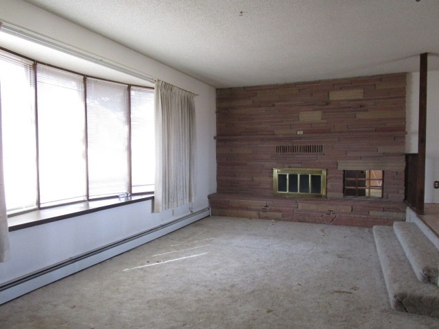 1054-19 19 1/2 Road Fruita, CO 81521 - Photo 5 of 24 a view of an empty room with a window