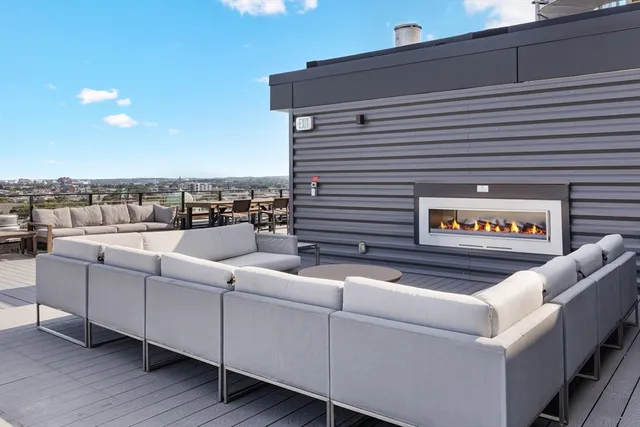 $1,205,000 | 14 West Broadway, Unit 307, Boston, MA 02127