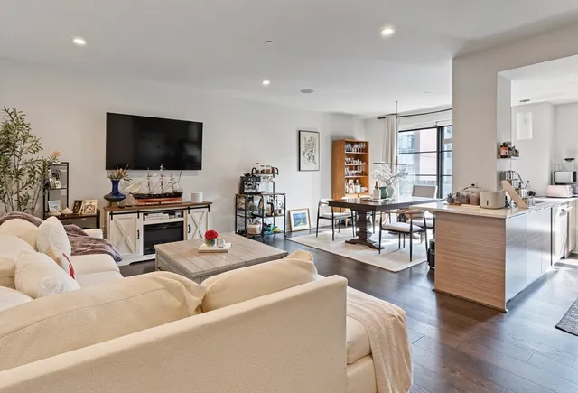 $1,205,000 | 14 West Broadway, Unit 307, Boston, MA 02127