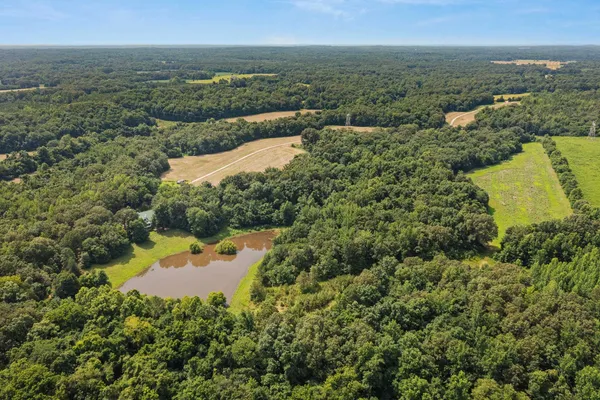 $1,200,000 | 3890 Ames Road, Hickory Valley, TN 38042