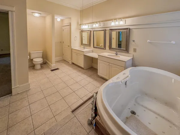 $1,200,000 | 3890 Ames Road, Hickory Valley, TN 38042