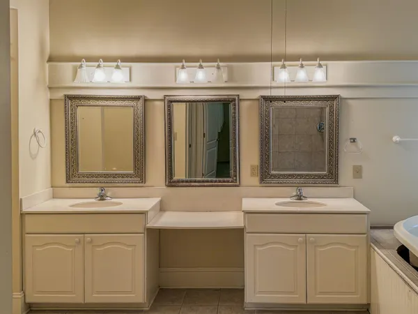 $1,200,000 | 3890 Ames Road, Hickory Valley, TN 38042
