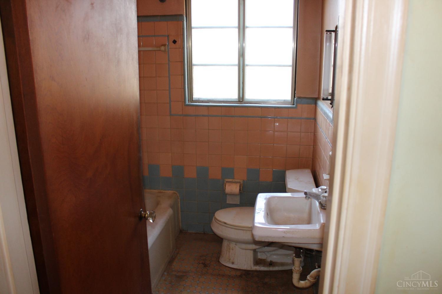 2735 Anderson Ferry Road Cincinnati, OH 45238 - Photo 9 of 17 Gallery Image 9