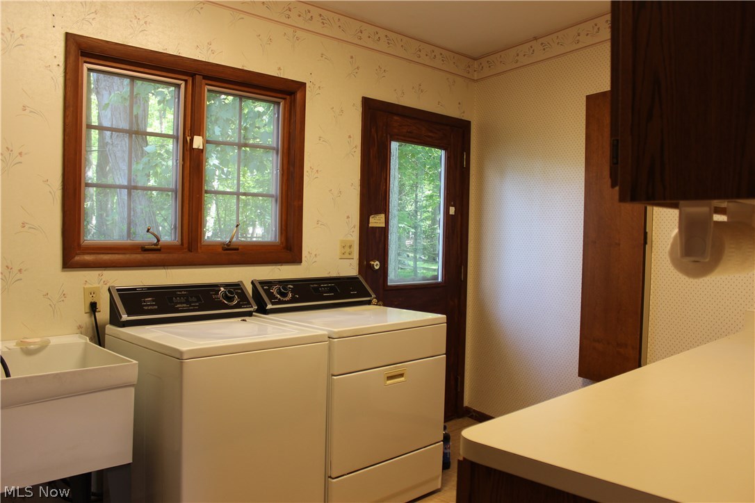 943 Roland Road Lyndhurst, OH 44124 - Photo 13 of 17 Laundry Room with side door entry.