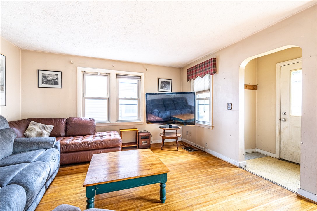 909 Whitlock Road Irondequoit, NY 14609 - Photo 3 of 19 Gallery Image 3