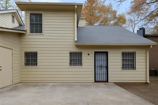 a view of a house with a garage