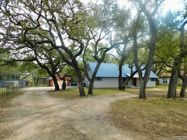 $395,000 | 30 Crestline Drive, Pleasanton, TX 78064