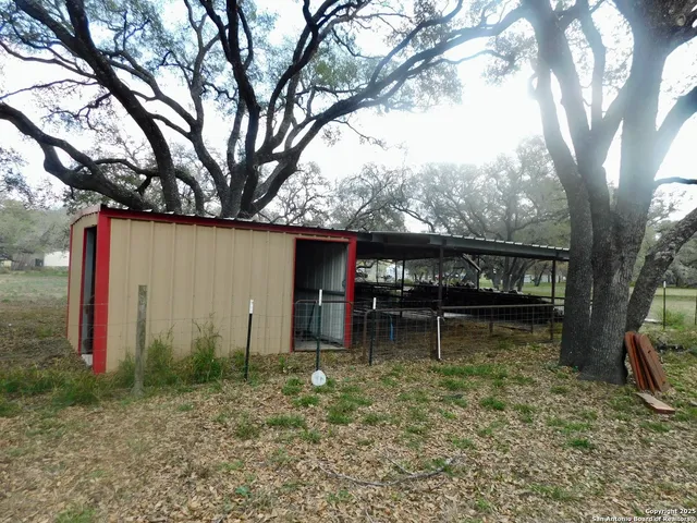 $395,000 | 30 Crestline Drive, Pleasanton, TX 78064