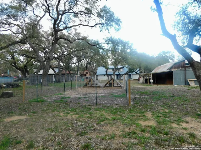 $395,000 | 30 Crestline Drive, Pleasanton, TX 78064