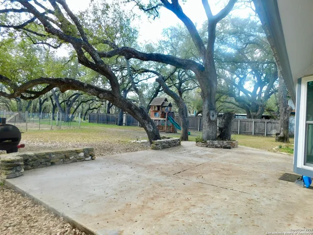 $395,000 | 30 Crestline Drive, Pleasanton, TX 78064