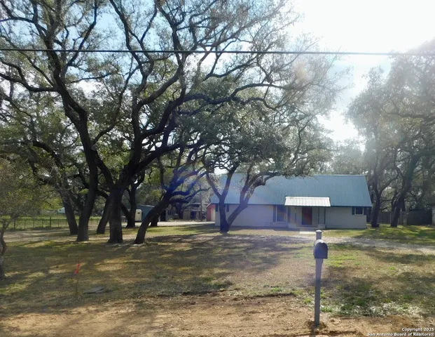 $395,000 | 30 Crestline Drive, Pleasanton, TX 78064