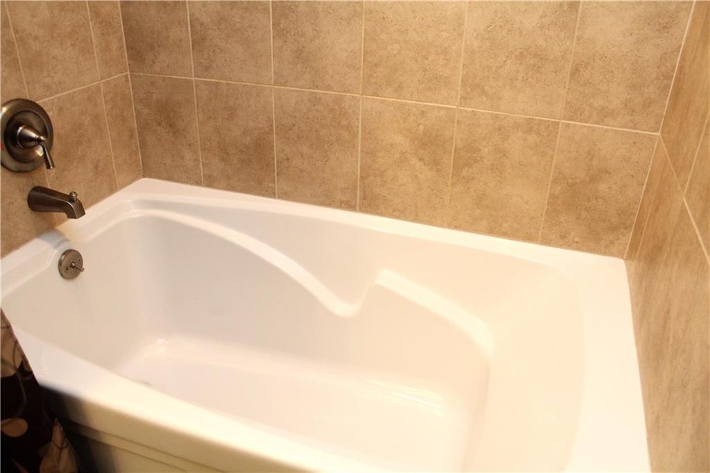558 Partridge Run Road Gibsonia, PA 15044 - Photo 14 of 24 Large soaking tub for melting away the stress of the day.