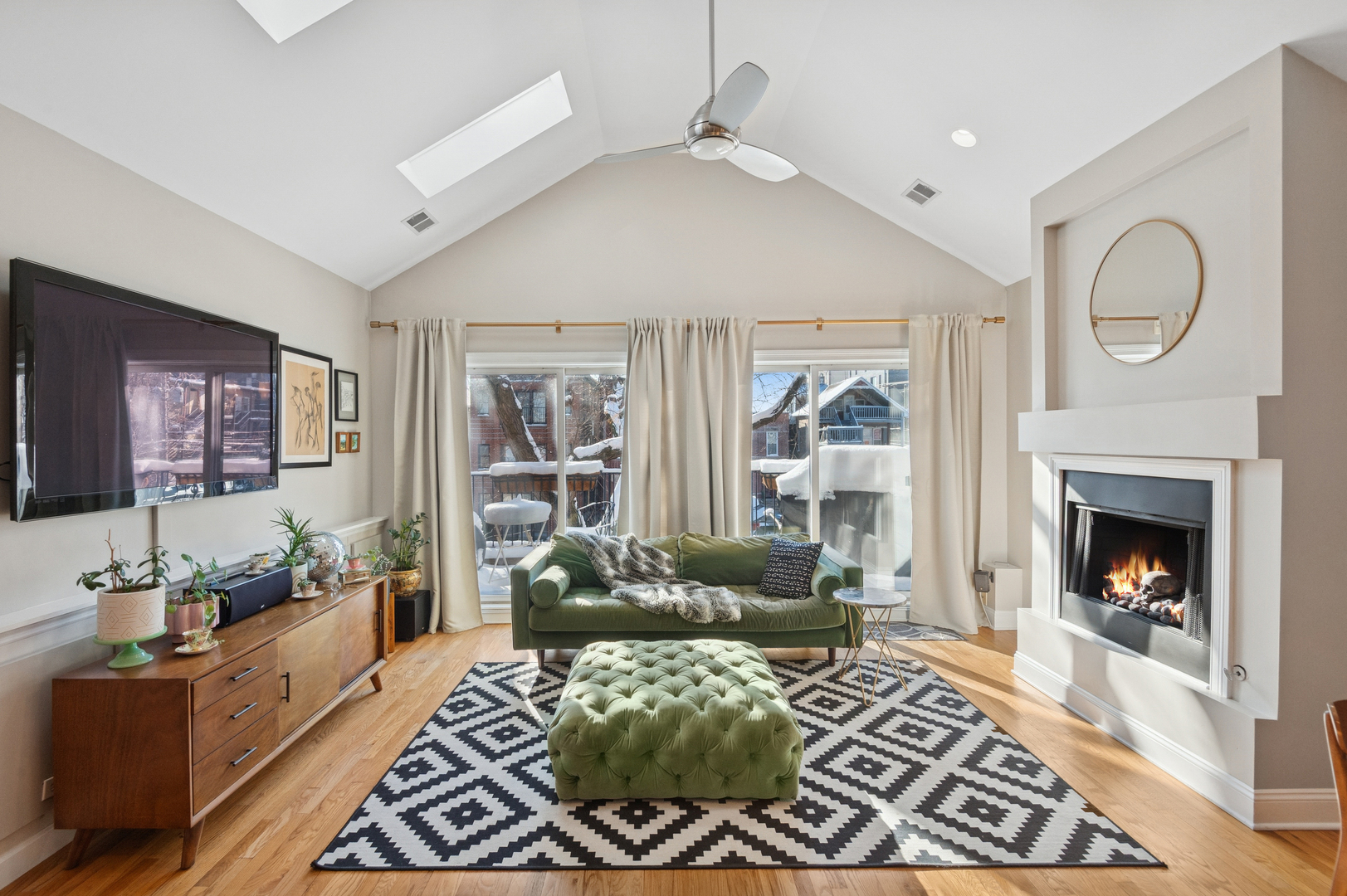 2734 West Potomac Avenue, Unit 2 Chicago, IL 60622 - Photo 4 of 29