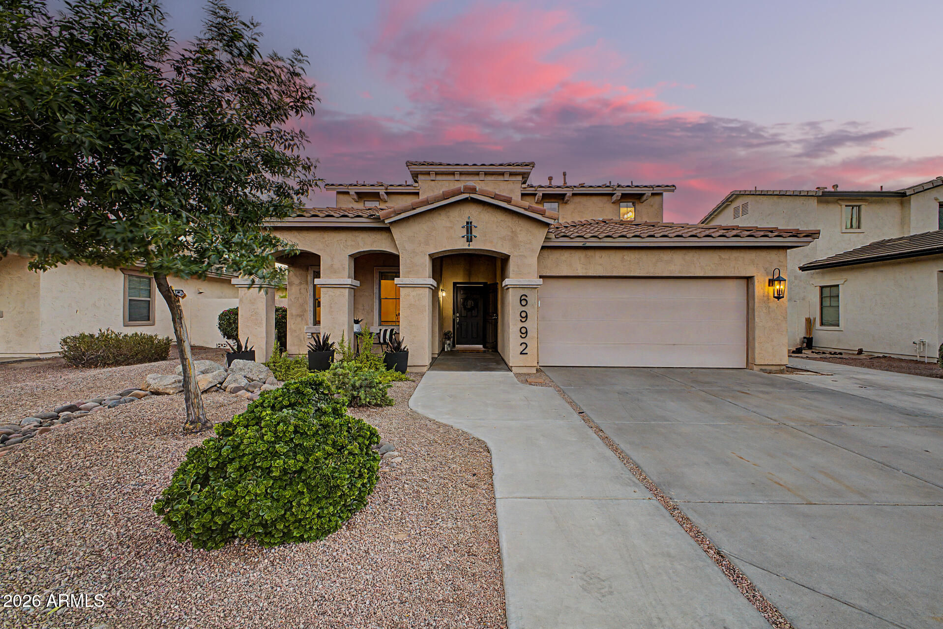 6992 South View Lane Gilbert, AZ 85298 - Photo 1 of 71 01 - View Lane