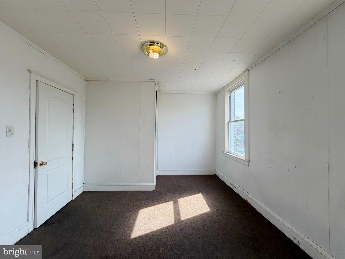 3420 Lyndale Avenue Baltimore, MD 21213 - Photo 17 of 24 an empty room with windows