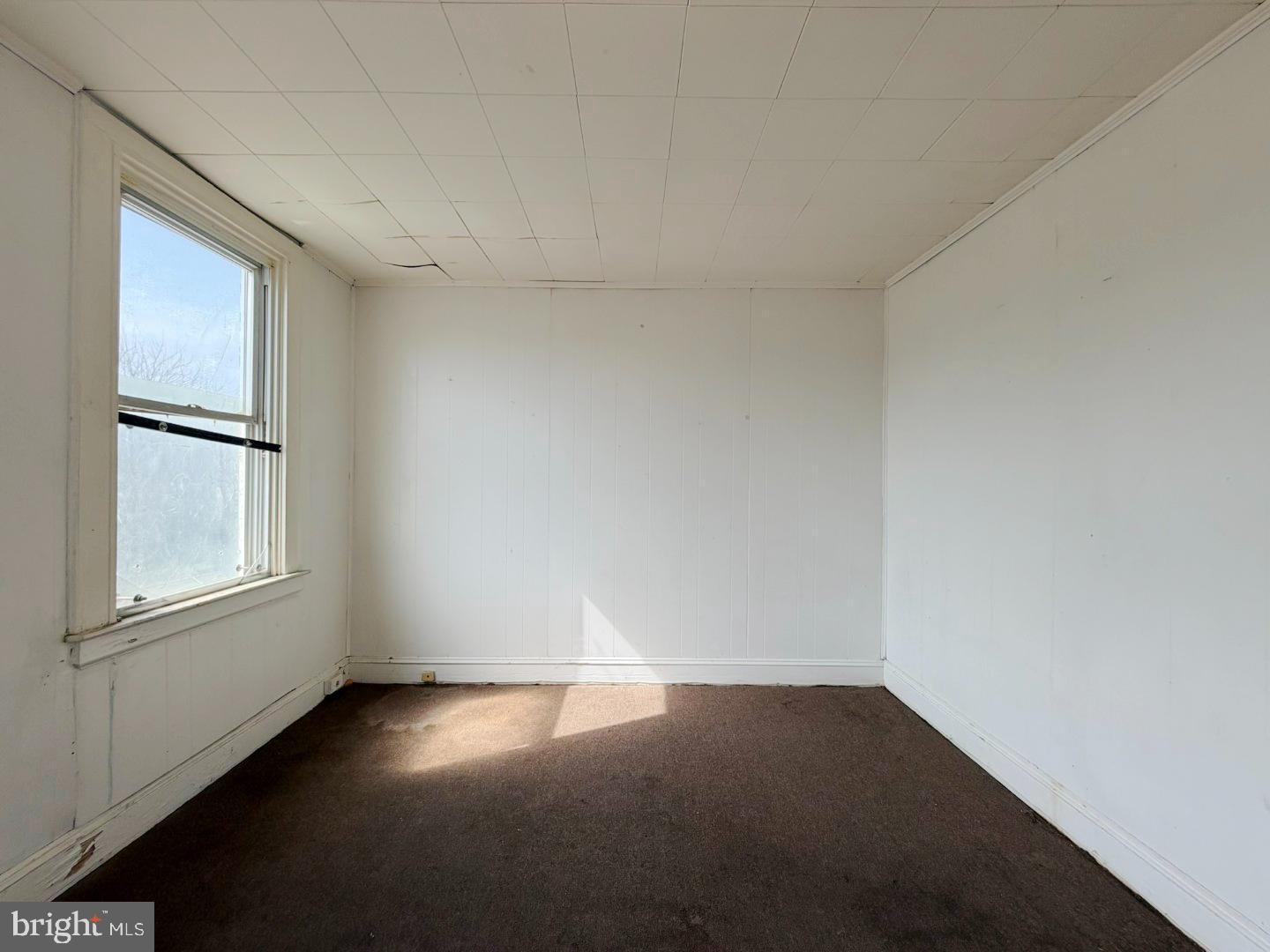 3420 Lyndale Avenue Baltimore, MD 21213 - Photo 18 of 24 an empty room with a window