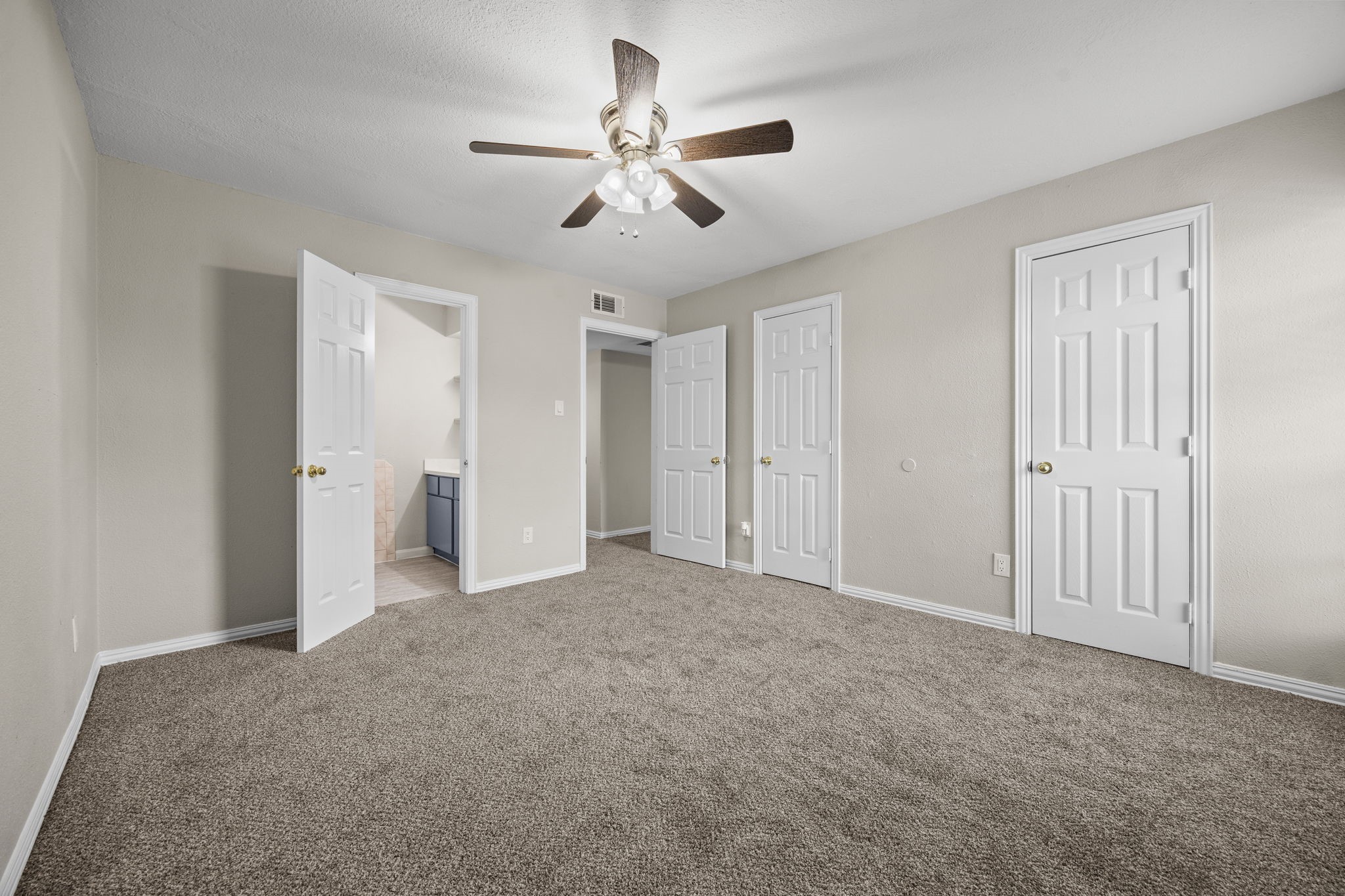 9616 Long Point Road, Unit 54 Houston, TX 77055 - Photo 13 of 18 a view of empty room with ceiling fan