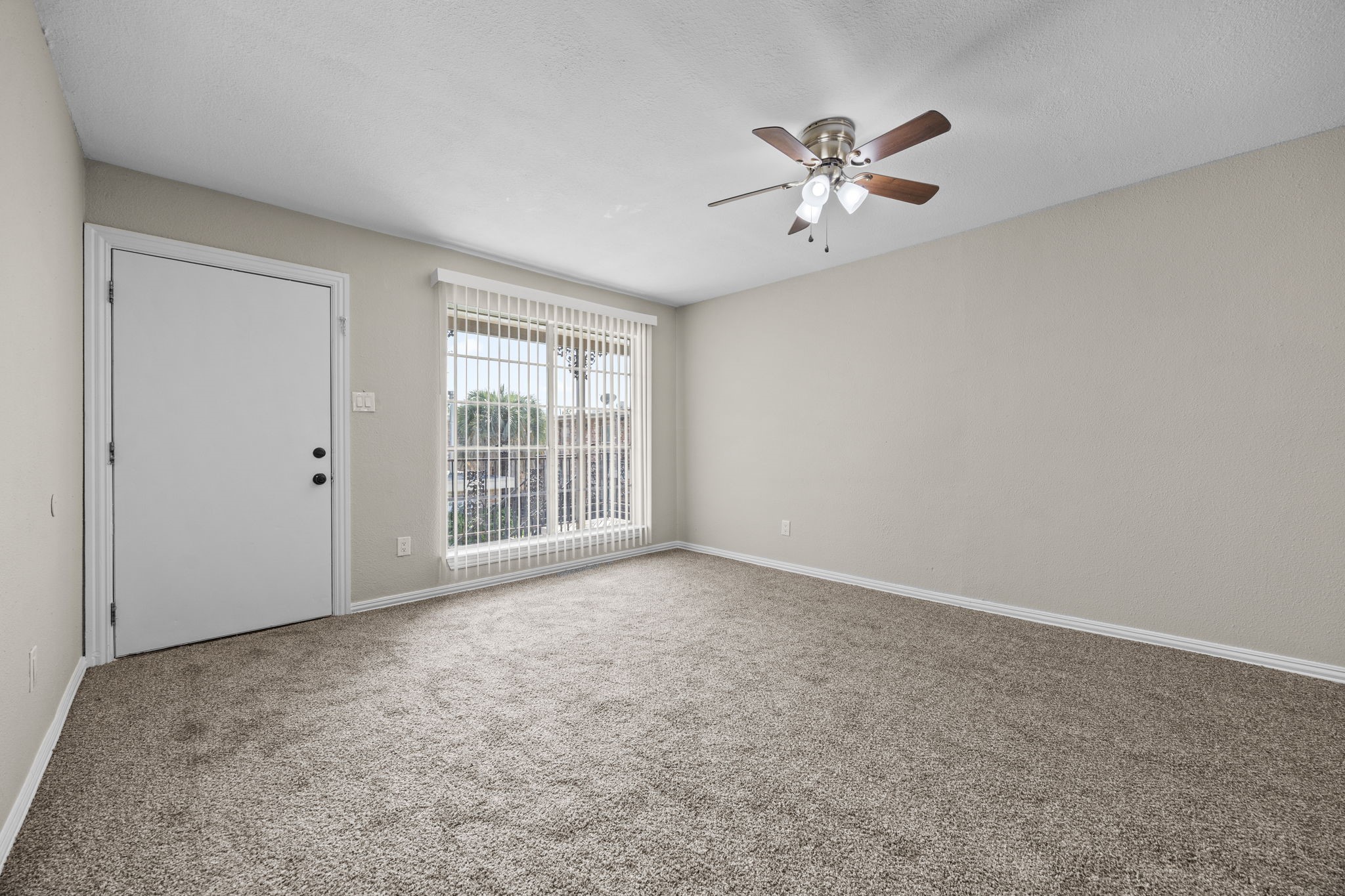 9616 Long Point Road, Unit 54 Houston, TX 77055 - Photo 5 of 18 a view of an empty room with a window